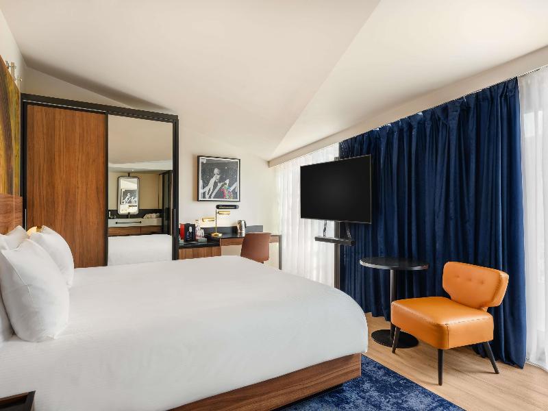 Pullman Budapest image