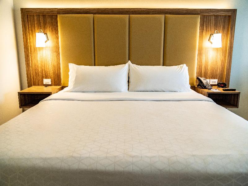 Holiday Inn Express & Suites Ensenada Centro image