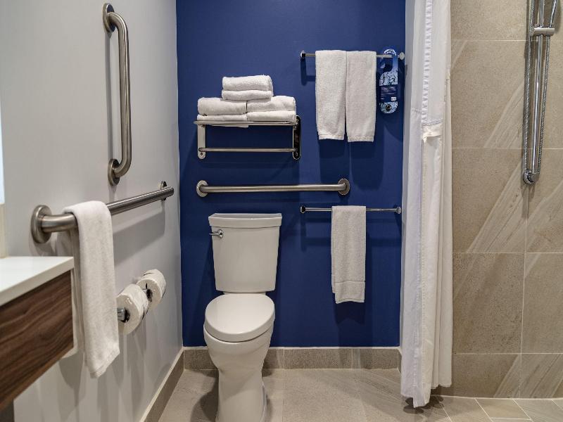 Holiday Inn Express & Suites Ensenada Centro image