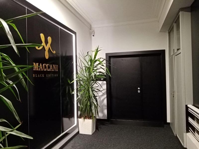 Maccani Black Luxury Suites image