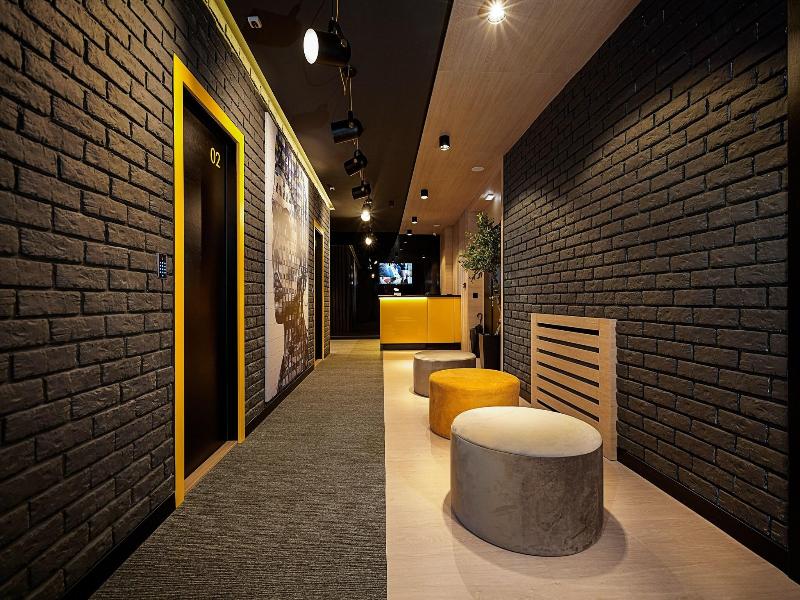 Maccani Black Luxury Suites image
