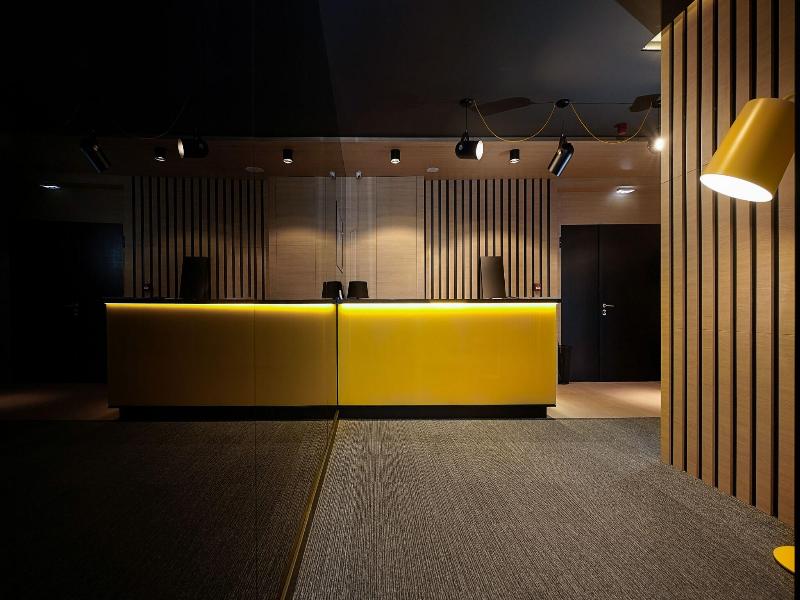 Maccani Black Luxury Suites image