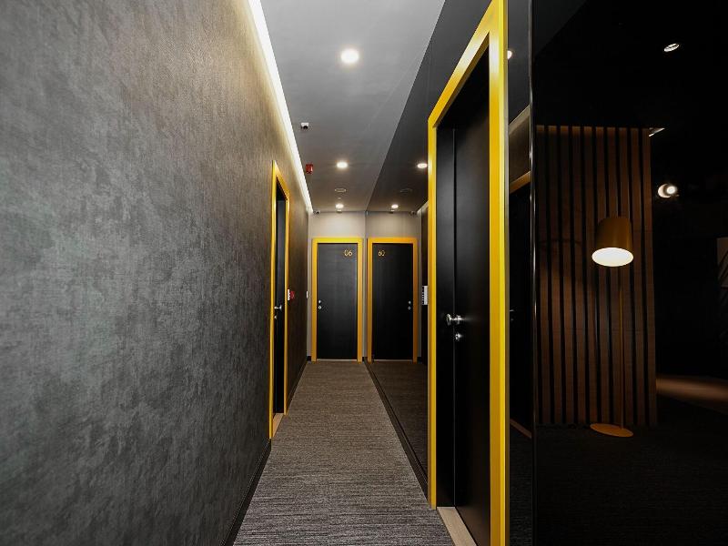 Maccani Black Luxury Suites image