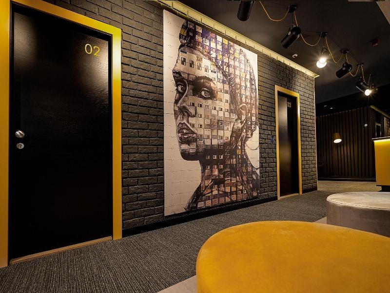 Maccani Black Luxury Suites image