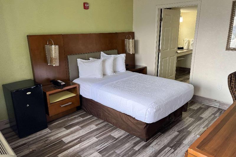 Baymont By Wyndham Orlando Downtown image