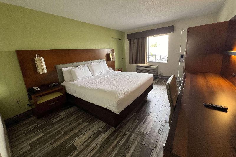 Baymont By Wyndham Orlando Downtown image