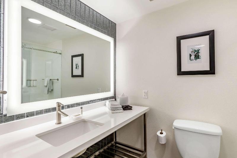 Cambria Hotel Downtown Phoenix Convention Center image