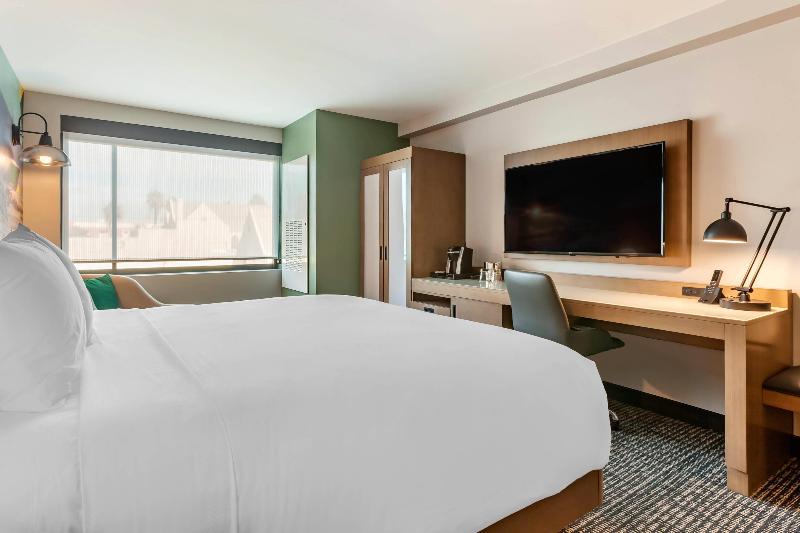 Cambria Hotel Downtown Phoenix Convention Center image