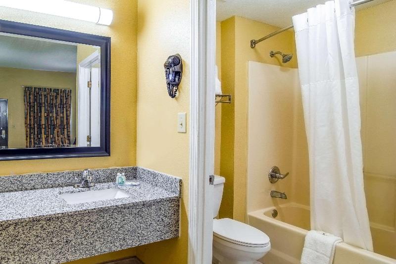 Quality Inn West Columbia - Cayce image