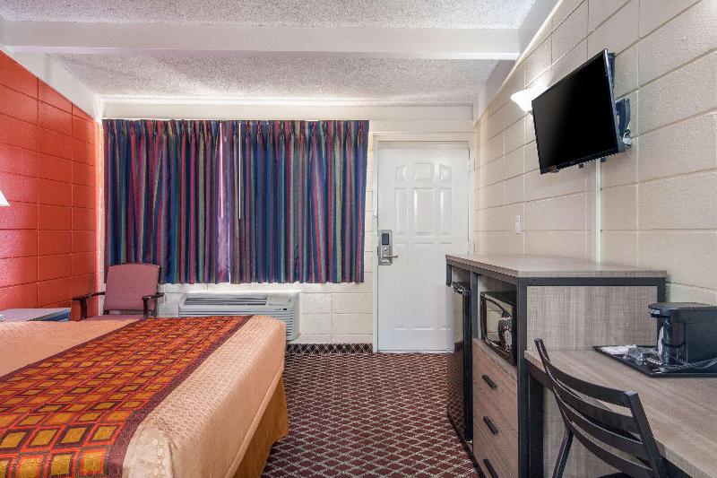 Rodeway Inn Nashville image