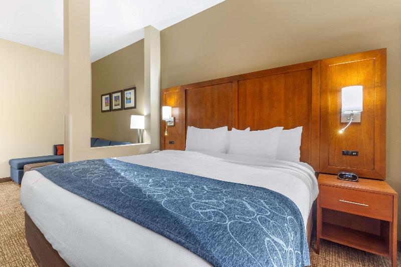 Comfort Suites Greensboro-High Point image