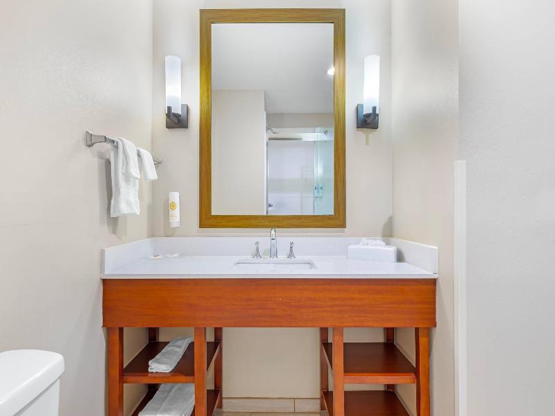 Comfort Suites Greensboro-High Point image