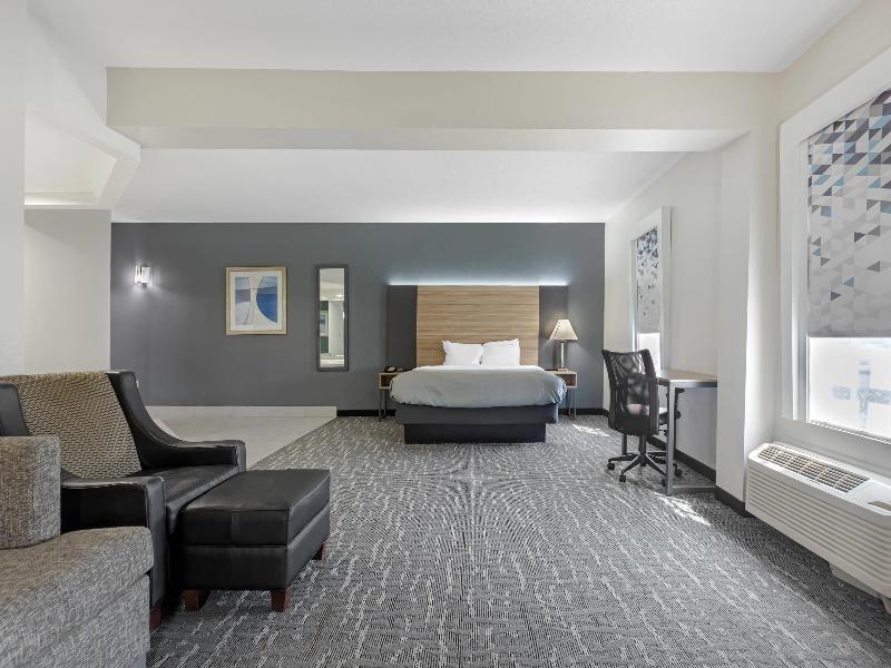 Quality Inn Suites image 10