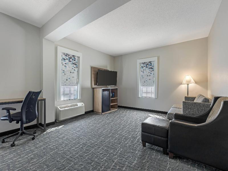 Quality Inn Suites image 7