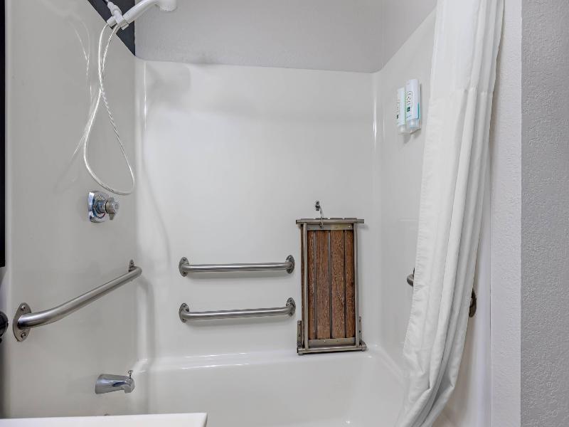 Quality Inn Suites image