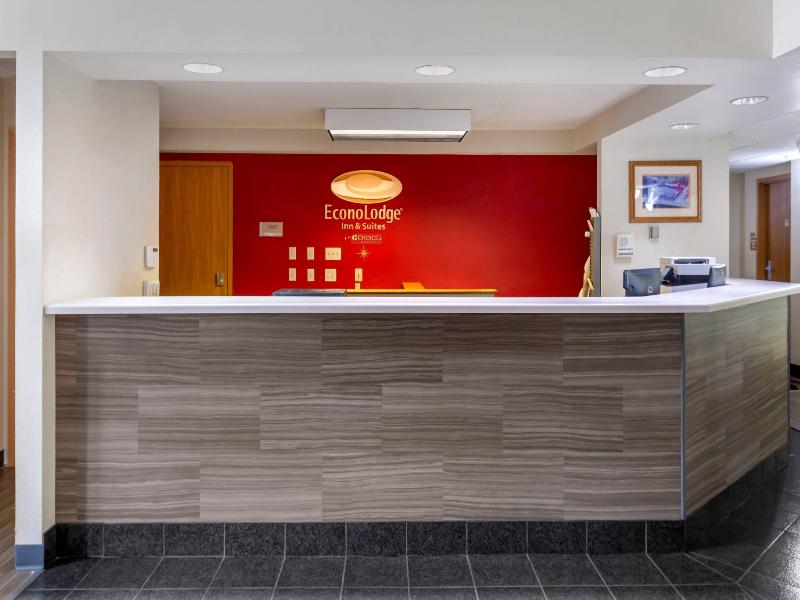 Econo Lodge Inn Suites Oconto