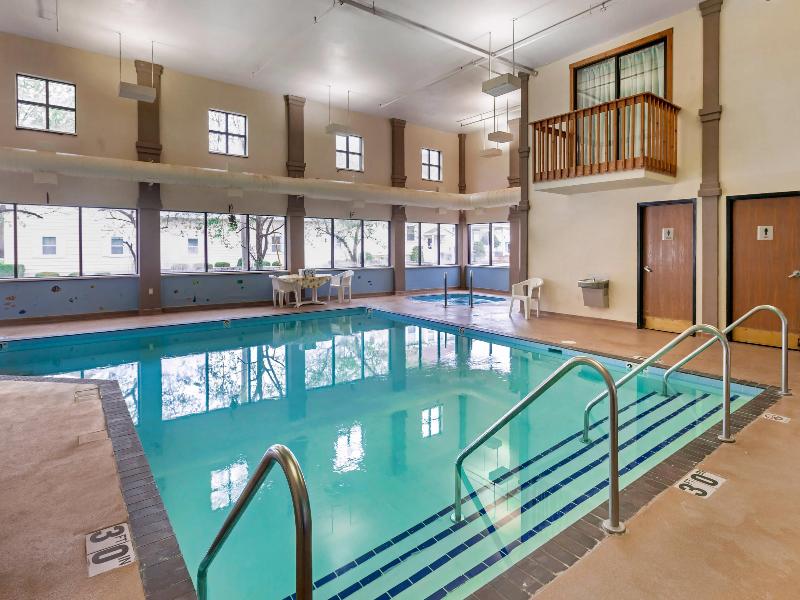 Econo Lodge Inn Suites Oconto