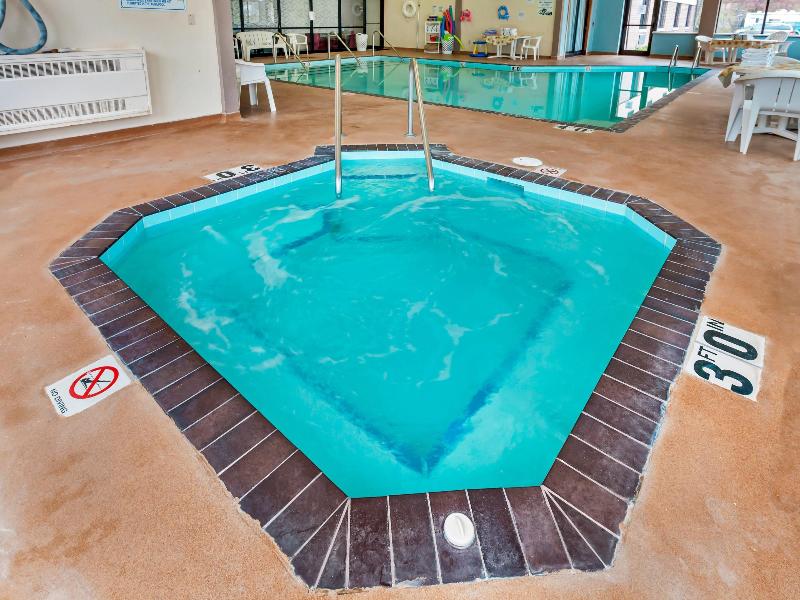 Econo Lodge Inn Suites Oconto