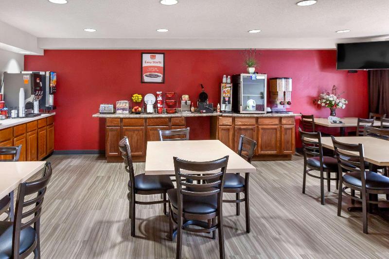 Econo Lodge Inn Suites Oconto image