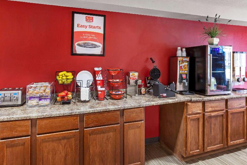 Econo Lodge Inn Suites Oconto image