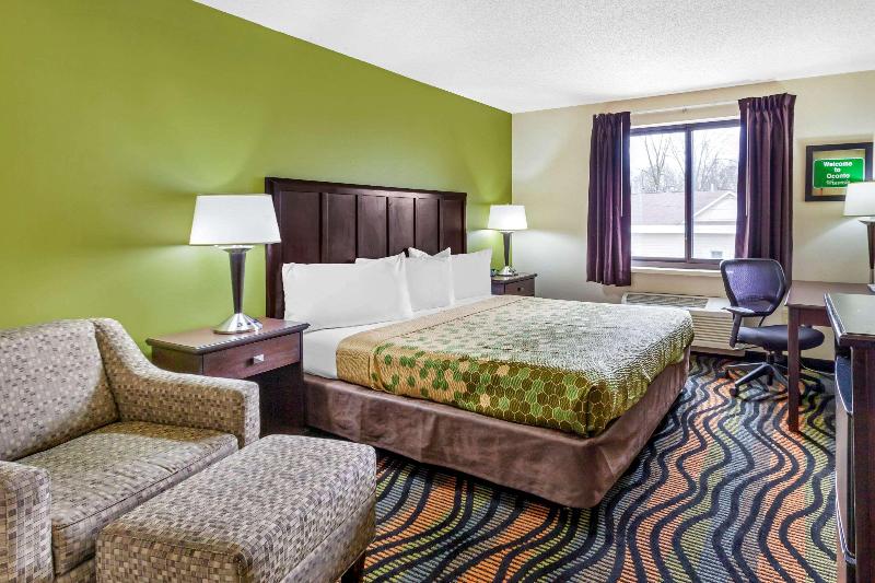 Econo Lodge Inn Suites Oconto image