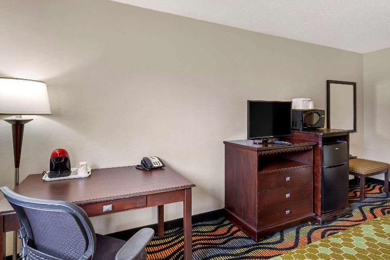 Econo Lodge Inn Suites Oconto image