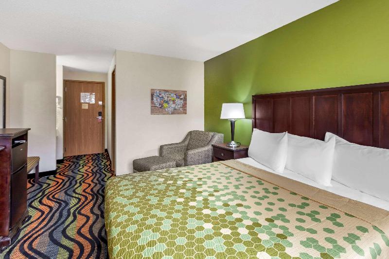 Econo Lodge Inn Suites Oconto image