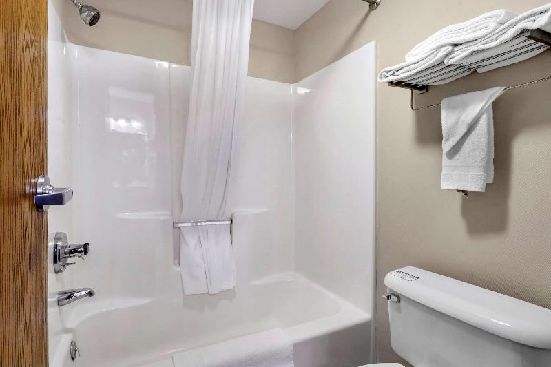 Econo Lodge Inn Suites Oconto image