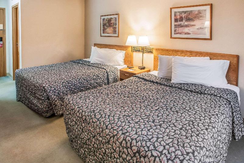 Econo Lodge Inn Suites Oconto image