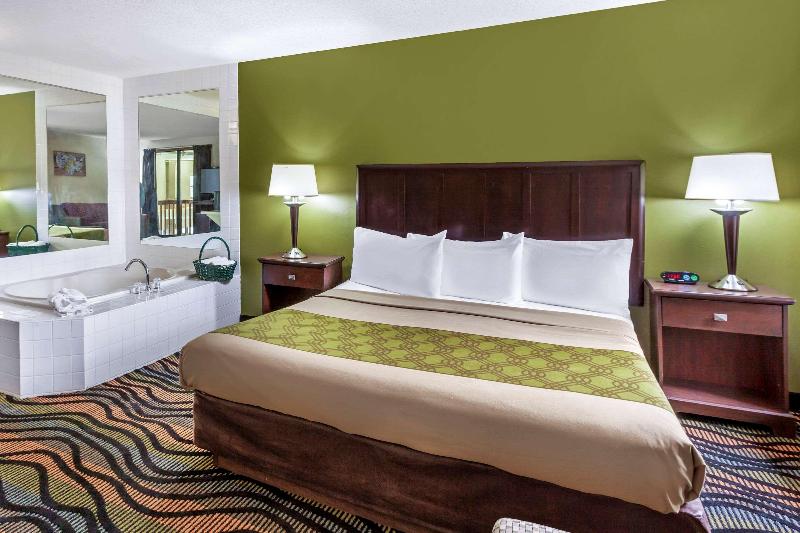Econo Lodge Inn Suites Oconto image