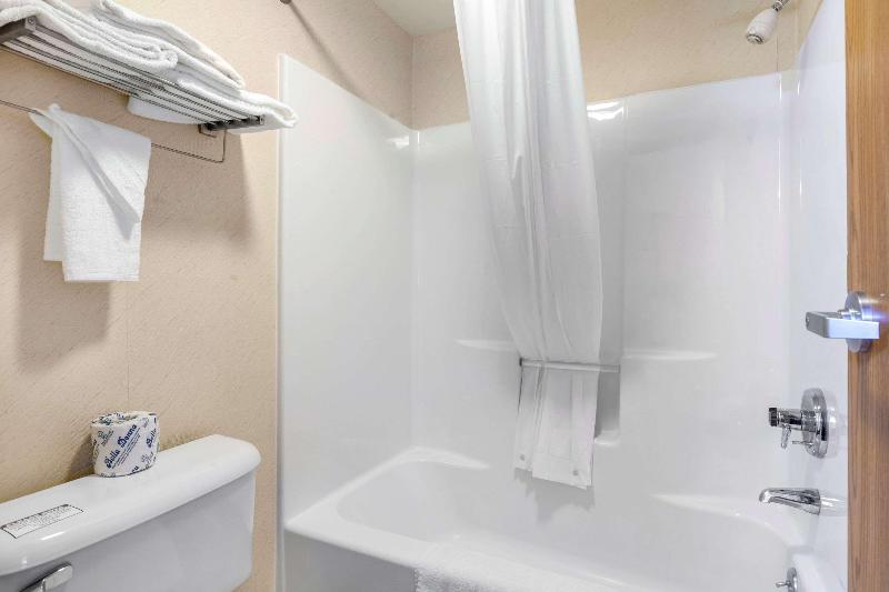 Econo Lodge Inn Suites Oconto image