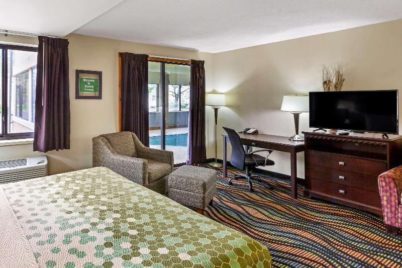 Econo Lodge Inn Suites Oconto image
