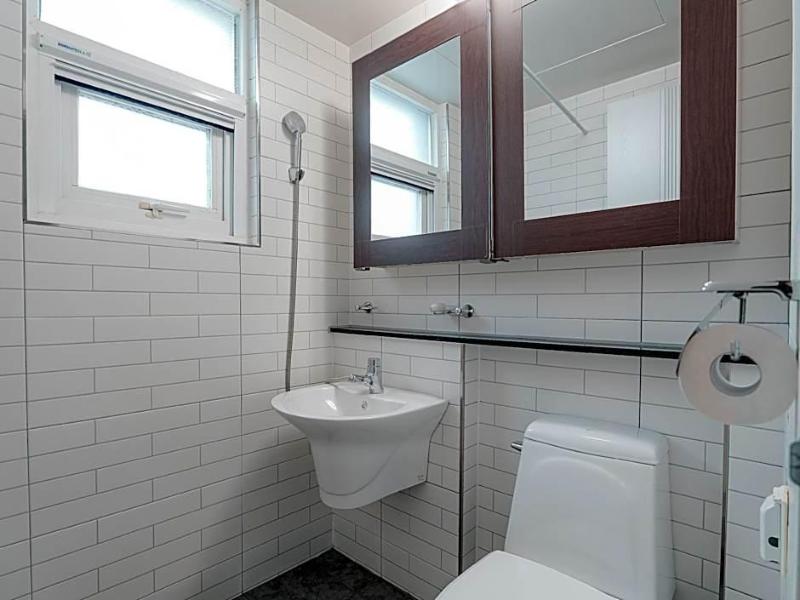 Rainboots Guesthouse image