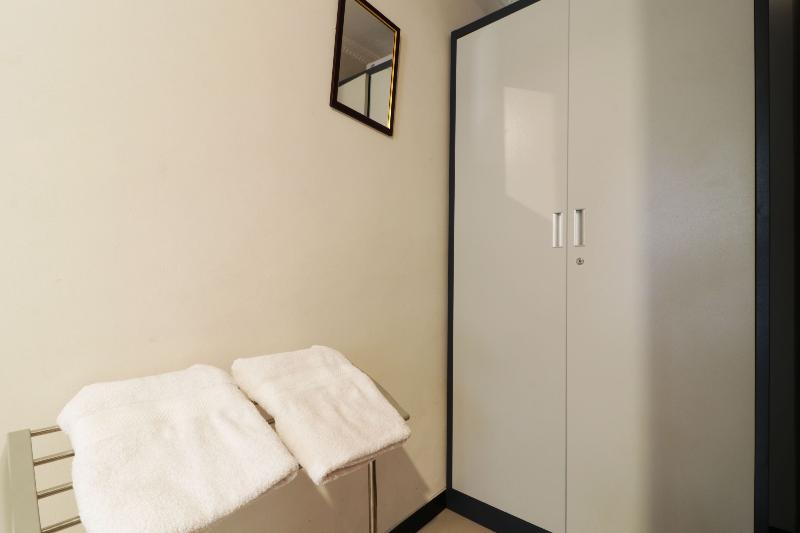 Bed room