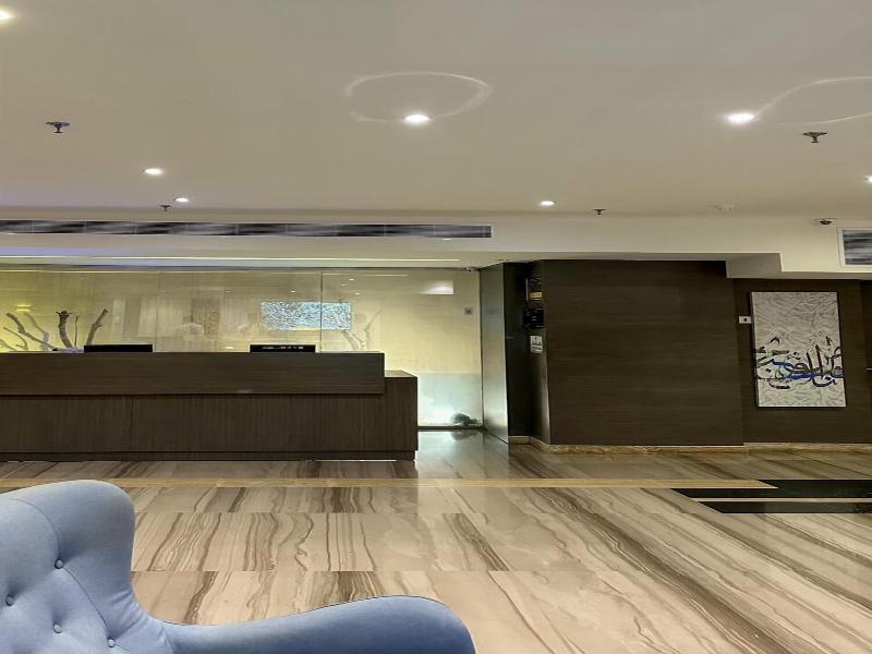Loren Suites Corniche image