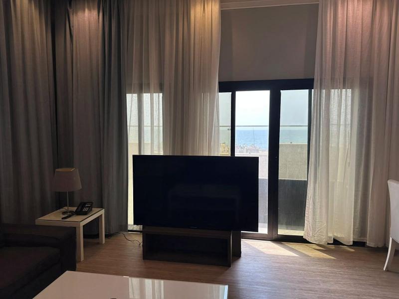 Loren Suites Corniche image
