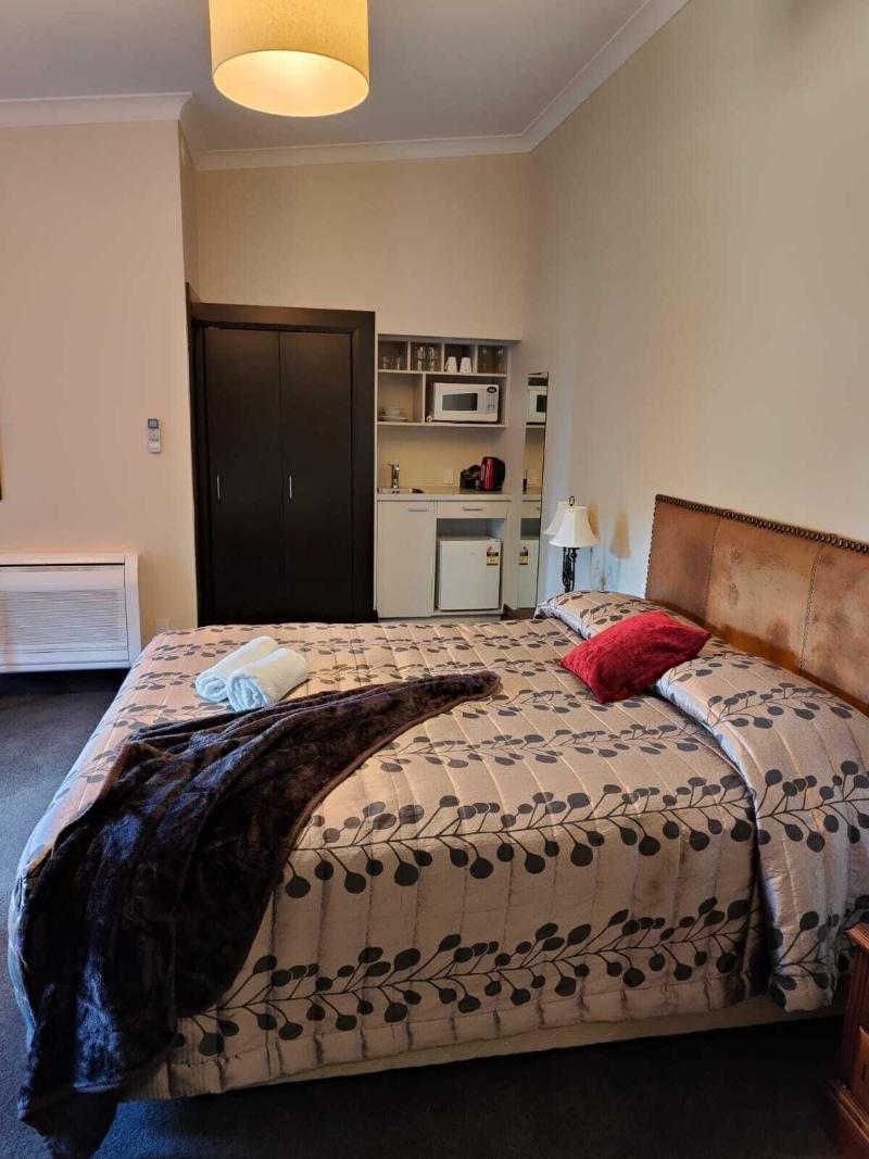 Gateway Motor Inn image