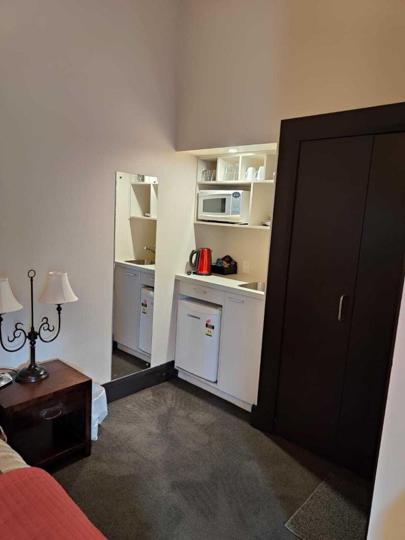Gateway Motor Inn image