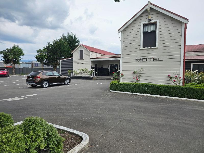 Gateway Motor Inn image