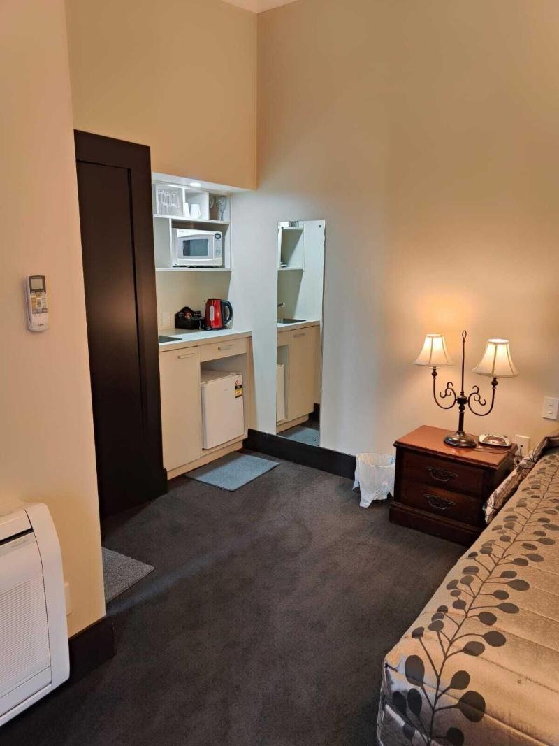 Gateway Motor Inn image