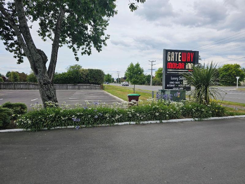 Gateway Motor Inn image