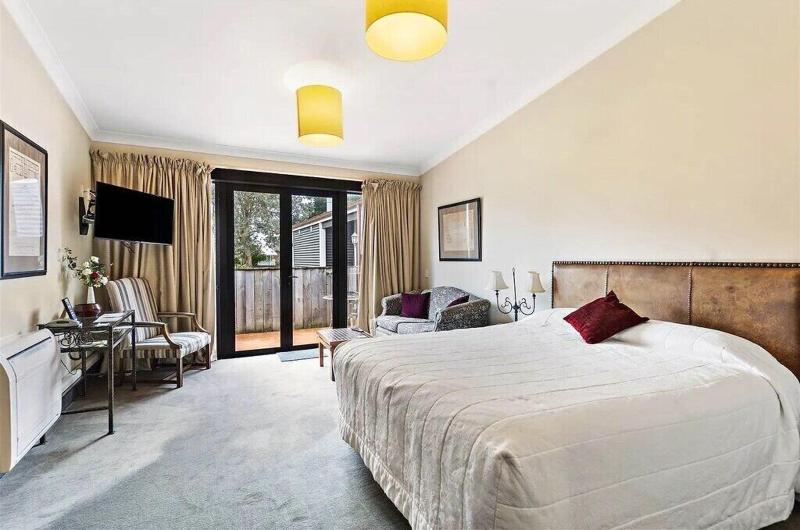 Gateway Motor Inn image