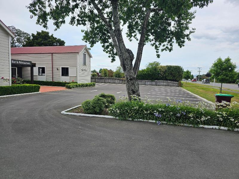 Gateway Motor Inn image