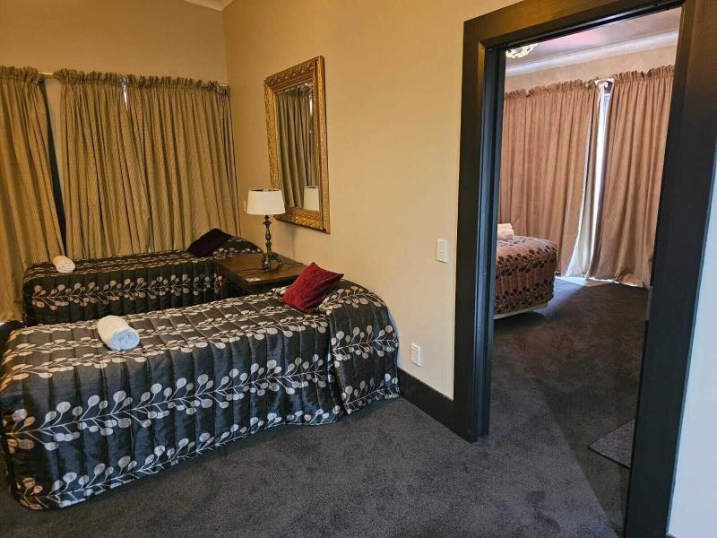 Gateway Motor Inn image