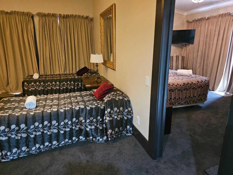 Gateway Motor Inn image