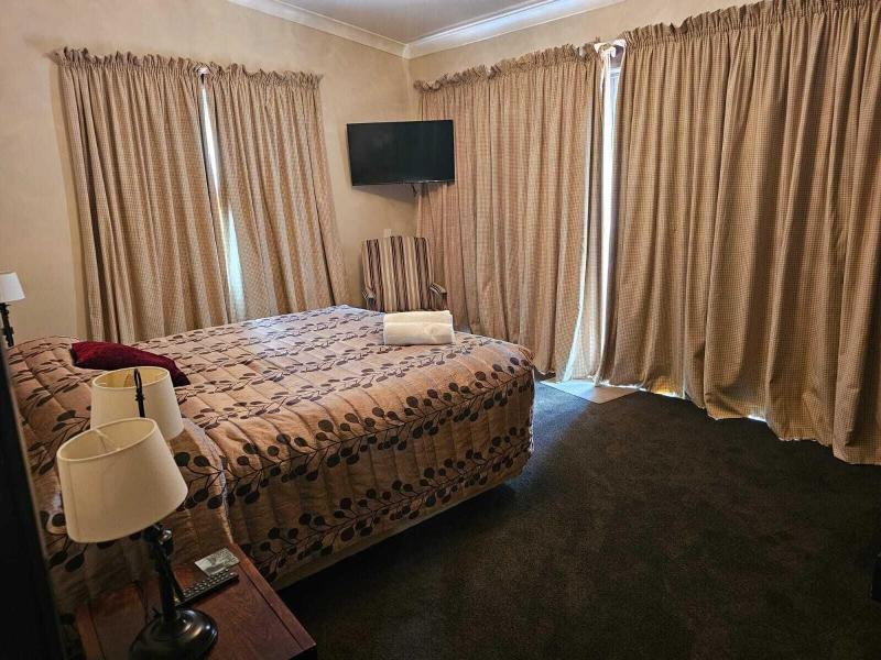 Gateway Motor Inn image