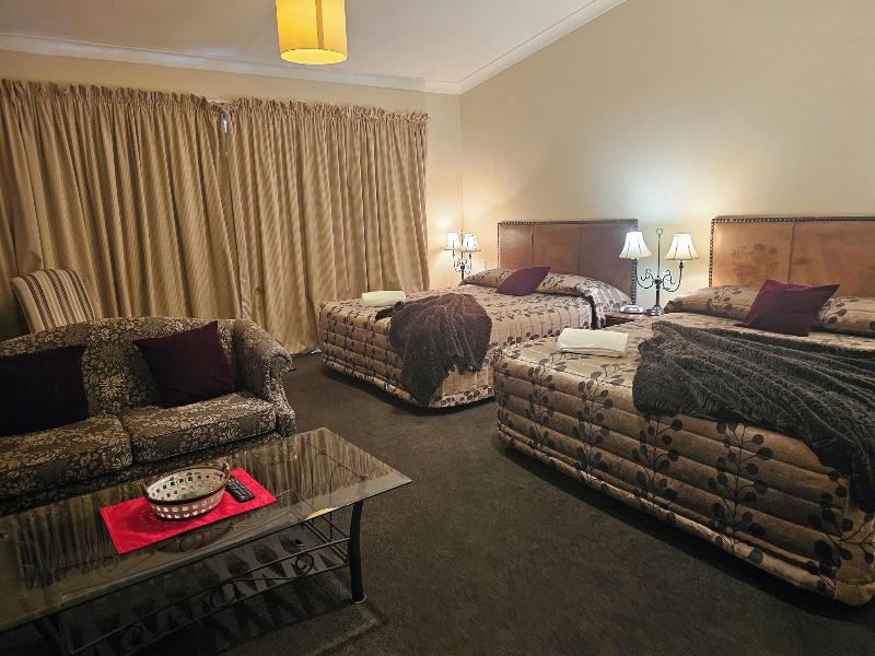 Gateway Motor Inn image