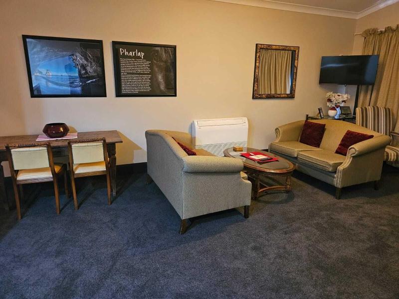 Gateway Motor Inn image