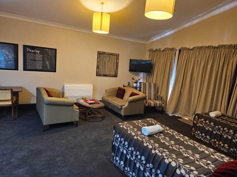 Gateway Motor Inn image