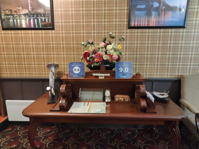 Gateway Motor Inn image